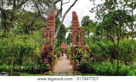 Singapore- 11 Aug, 2019: The Newly Opened Sang Nila Utama Garden In Fort Canning Park, Singapore. It