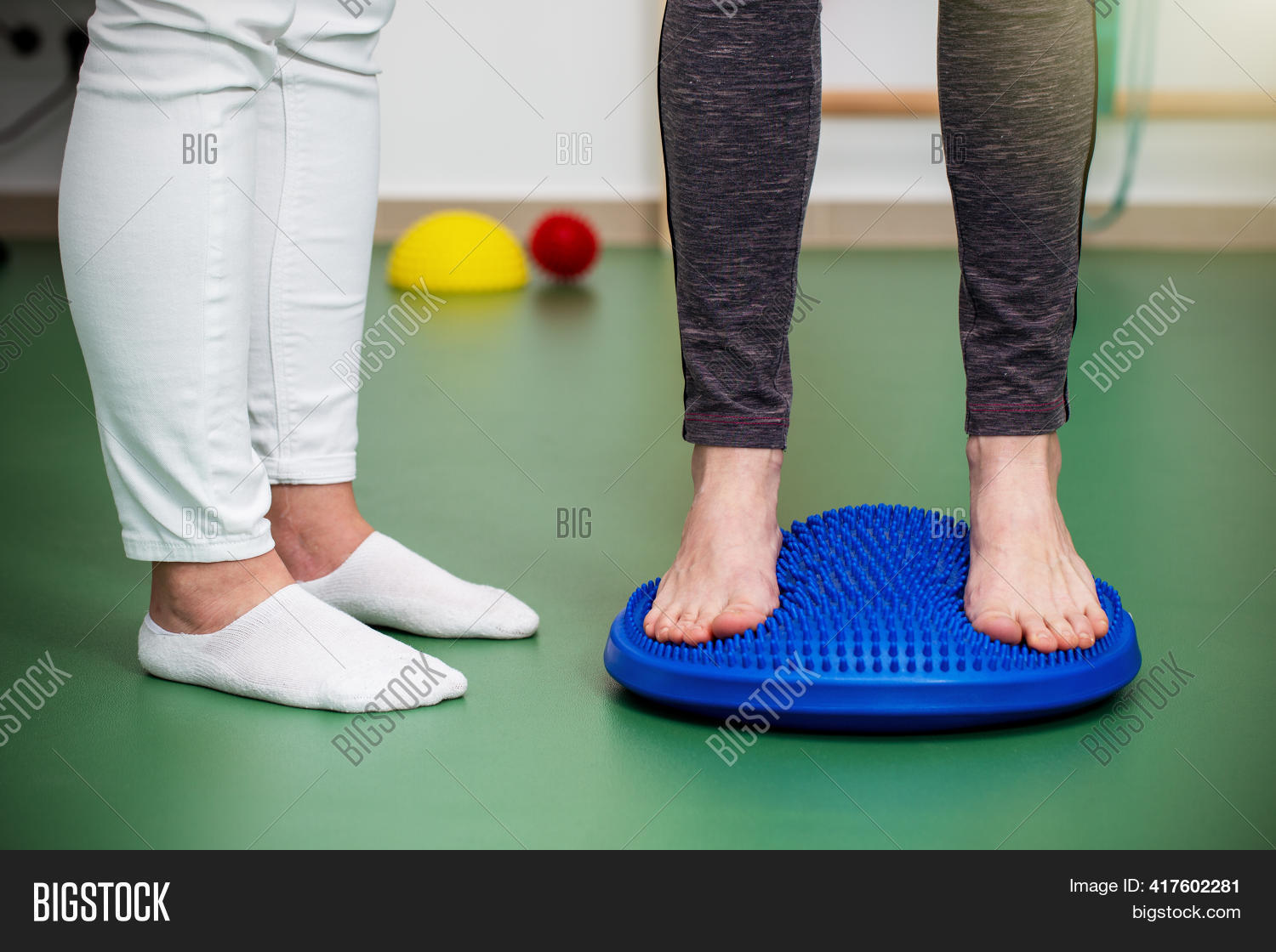 flat feet standing all day