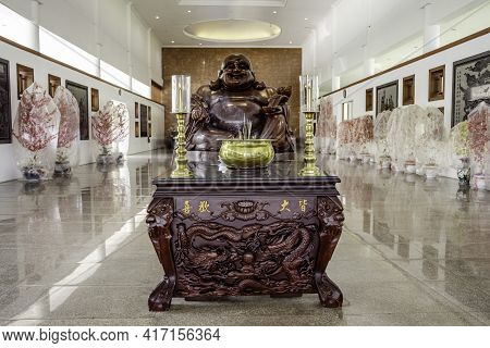 Visit The Biggest Temple In Batam Island, Indonesia - Nov 29, 2018, The Golden Kwan-yin Statue In Th