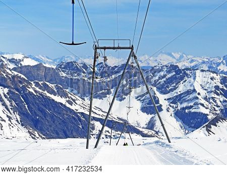 T-bar Ski Lift (platter - Button Lift) Or Téléski à Archets (à Sellettes - Glacier 3000), Les Diable