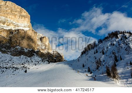 Hældning på skiferiested i Colfosco, Alta Badia, Dolomitterne Alperne, Italien
