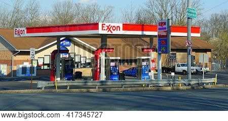 Pennsburg, Pennsylvania, U.s.a - April 12, 2021 - The Exxon Gas Station During A Sunny Day