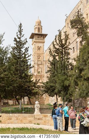 Jerusalem, Israel, March 3, 2021 : The South Part The Temple Mount And The Bab El Ghawanima Minaret 