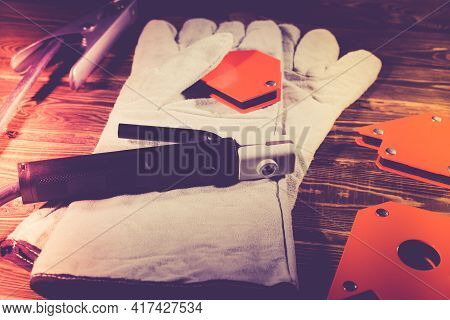 Welding Wires, Electrode Holder And Earth Terminal, White Leather Welding Gloves, Magnetic Welding C