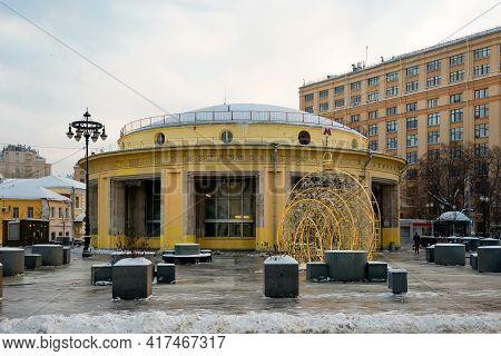 Moscow, Russia - January 17, 2021: Entrance To The Metro Station Novokuznetskaya In Moscow At Pyatni