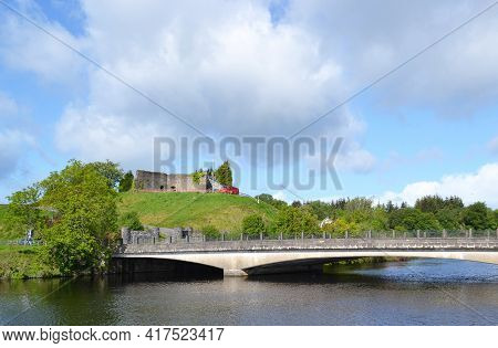 Bridge over the Shannon River, in Belleek, Northern Ireland, with Belleek Fort on the hill.