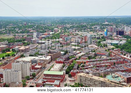 Boston city Ilmakuva kaupunkien rakennukset ja valtatie.