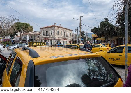 Seferihisar, Izmir, Turkey - 03.09.2021: Turkish Taxicab Stand And A Lot Of Waiting Taxi Cars And A 