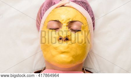 The Gold Mask Covers The Whole Face Except The Eyes, A Mask To Restore, Moisturize And Rejuvenate Th