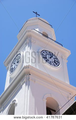 San Ignacio kirkon kellotorni.