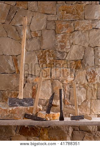 망치 메이슨 도구 stonecutter 벽돌의 건축 돌 벽에 작동