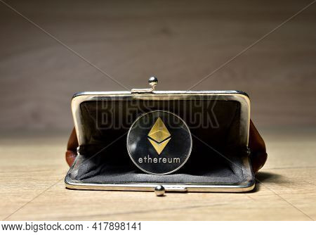 Ethereum Coin In Wallet For Carrying Money And Coins. Ryptocurrency Trading Exchange. Eth Mining And