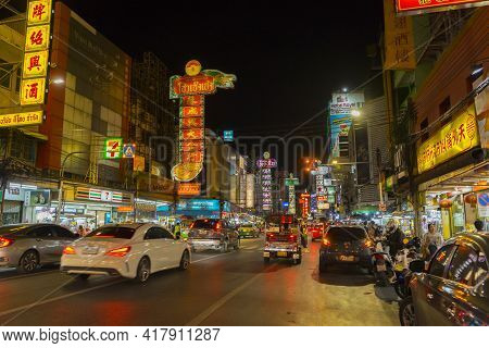 Bangkok,thailand - Sep 25, 2018 : Street Of Yaowarat At Nighttime With Many Cars And Tourists Walkin