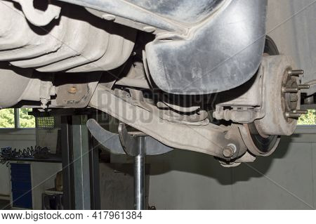 The Hydraulic Rack Supports The Lower Wishbone Of The Car's Rear Suspension During Disassembly