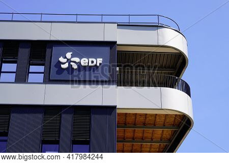 Bordeaux , Aquitaine France - 04 15 2021 : Edf Logo Sign And Brand Text On Building Office Of French