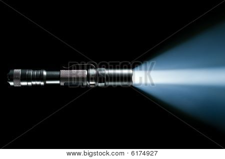 Torcia con fascio di luce