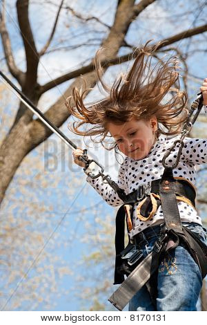Malá holčička v Bungee