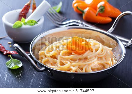 Linguine pasta with roasted red pepper sauce