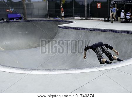 Skate Boarder Goes Vertical