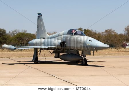 Avión militar
