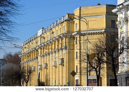 Russia, Yaroslavl-March 29.2016.  Residential building  of  a Soviet times on Sovetskaya street .