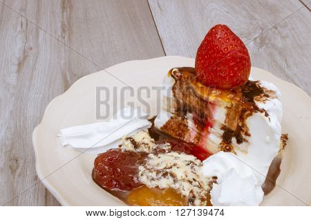 ice cream cake, strawberry ice cream, ice cream with chocolate