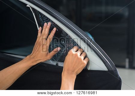 Car window tinting series : Installing car window tint