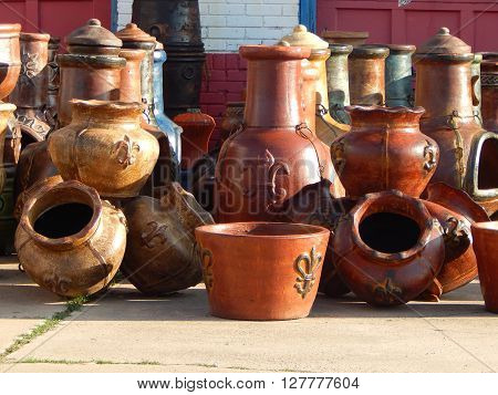 A jumble of glazed clay pots in a street market, awaiting buyers.
** Note: Soft Focus at 100%, best at smaller sizes
