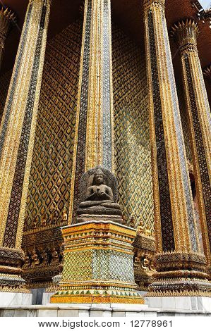 Standbeeld van Boedha in Emerald Buddha Temple