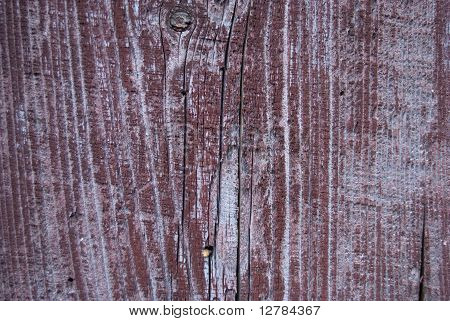 Gedragen hout rood gekleurd