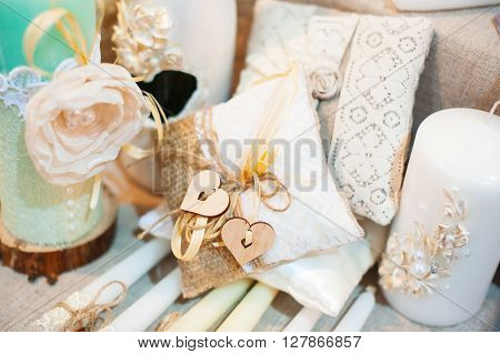 Original wedding decoration in the form of mini-vases and bouquets of flowers on ceremony.