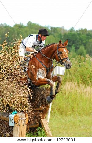 Langlauf in Russland, Pferd springen