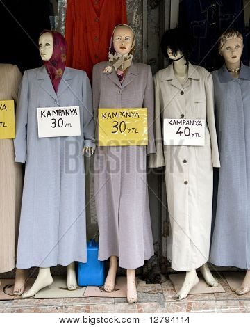 alte Schaufensterpuppen auf dem Souk - Istanbul