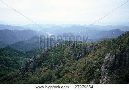 A view of the mountains in the Songnisan National Park of South Korea during the autumn of 1987.
** Note: Visible grain at 100%, best at smaller sizes