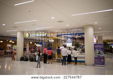 Auntie Anne's Shop. America Food Product