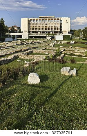 Stara Zagora, Bulgaria - August 5, 2018: Regional Library And Ruins Of Roman City Augusta Traiana In