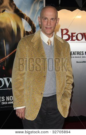 LOS ANGELES - 5 novembre: John Malkovich alla premiere di Beowulf su 5 novembre 2007 a Westwood, Altamarea