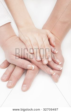 아버지, 어머니의 어린이 손을 함께