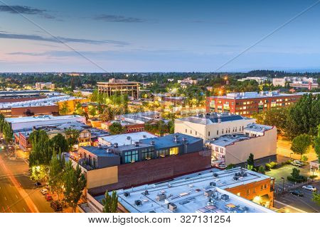 Salem, Oregon, USA downtown city skyline at dusk.