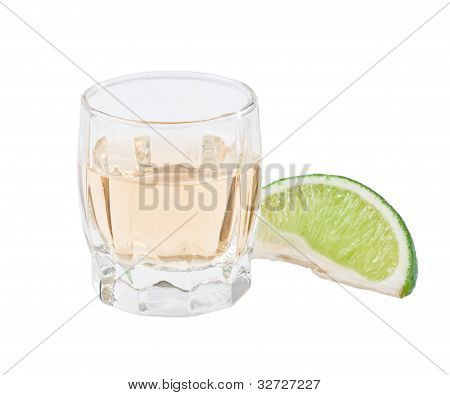 Tequila Shot isoleret på hvid