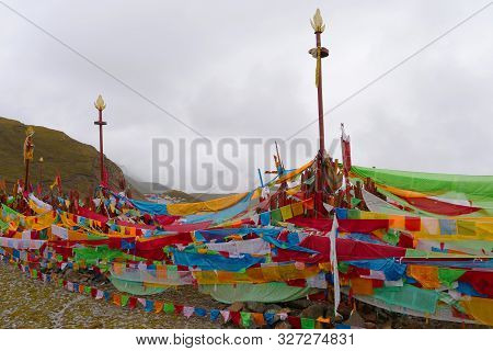 Tibetan Buddhist Temple In Laji Shan Qinghai Province China