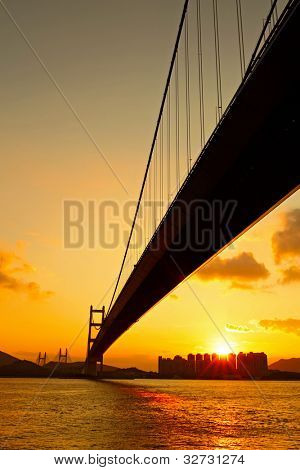 Tsing ma bridge nel tramonto