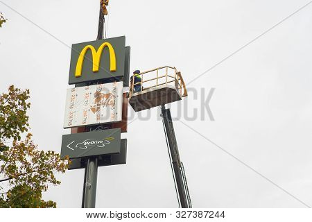 Building A Mcdonalds, Installing A Fast Food Logo