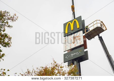 Building A Mcdonalds, Installing A Fast Food Logo