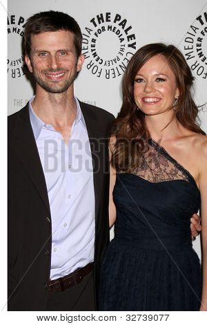 ลอสแองเจลิส - 14 apr: Frederick Weller, Rachel Boston มา 'ในธรรมดาเห็น' ที่เดอะ Paley Cente