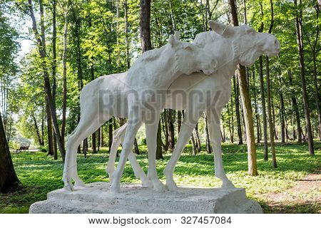 Naro-fominsk, Russia - Aug. 2017: Central Park - Vorovsky Park In Naro-fominsk, Sculptures In The Pa