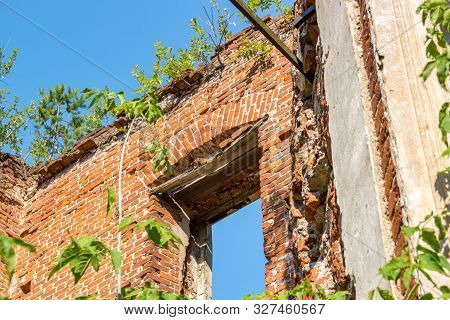 Petrovskoe-alabino Estate - The Ruins Of An Abandoned Farmstead At The End Of The 18th Century, Mosc