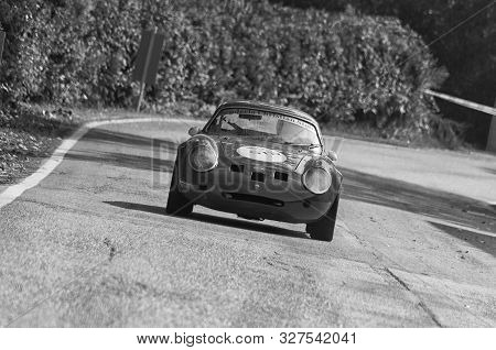 Pesaro Colle San Bartolo , Italy - Ott 12 - 2019 : Alfa Romeo Giulietta Szt On An Old Racing Car In 