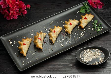 Ebi Gedza Chinese Fried Dumplings With Shrimp And Vegetables, Served With Sauce