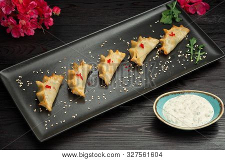 Ebi Gedza Chinese Fried Dumplings With Shrimp And Vegetables, Served With Sauce